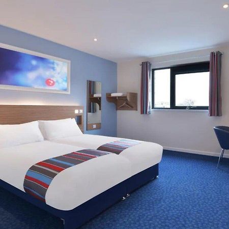 Travelodge Bromborough Порт Сънлайт Екстериор снимка
