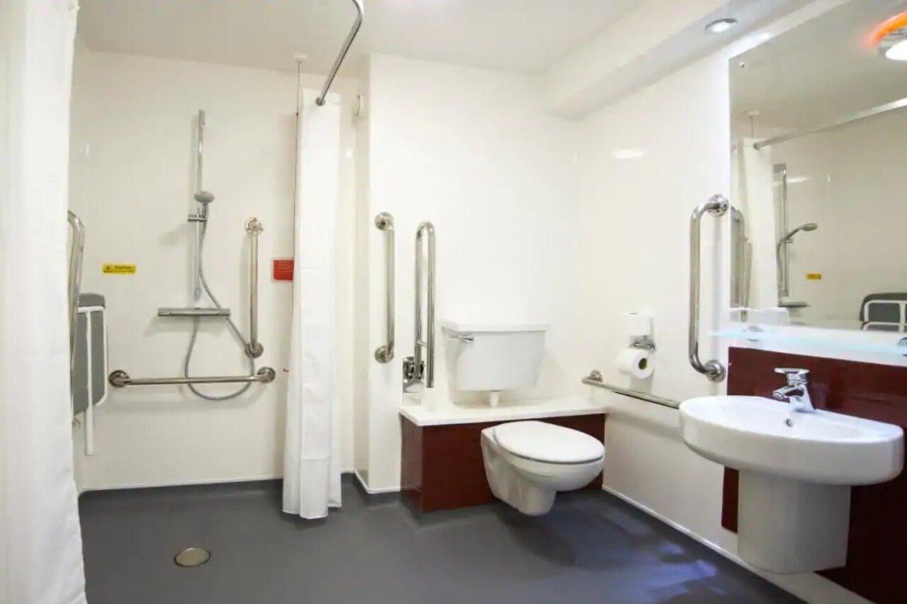 Travelodge Bromborough Порт Сънлайт Екстериор снимка
