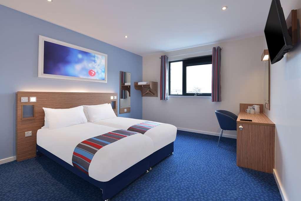 Travelodge Bromborough Порт Сънлайт Стая снимка
