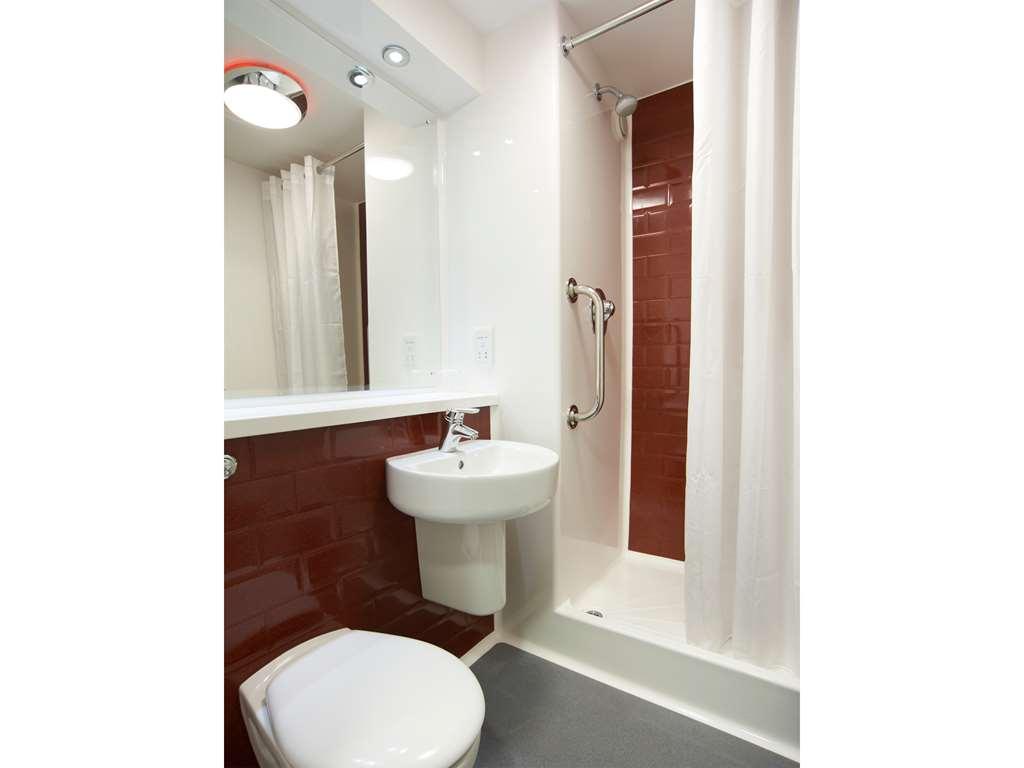 Travelodge Bromborough Порт Сънлайт Стая снимка