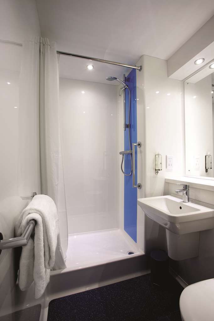 Travelodge Bromborough Порт Сънлайт Стая снимка
