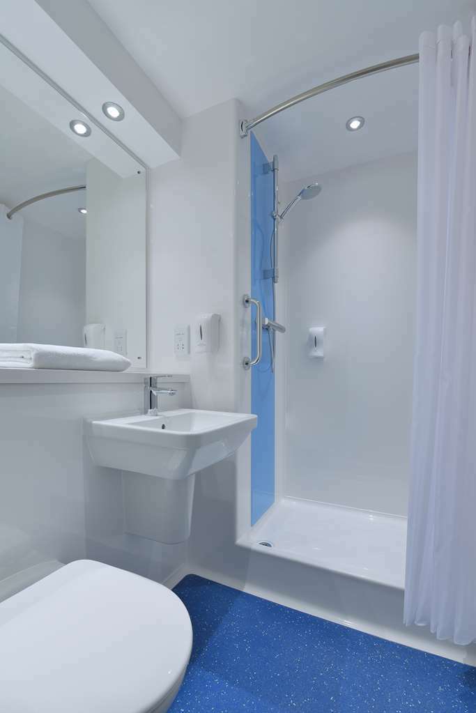 Travelodge Bromborough Порт Сънлайт Стая снимка