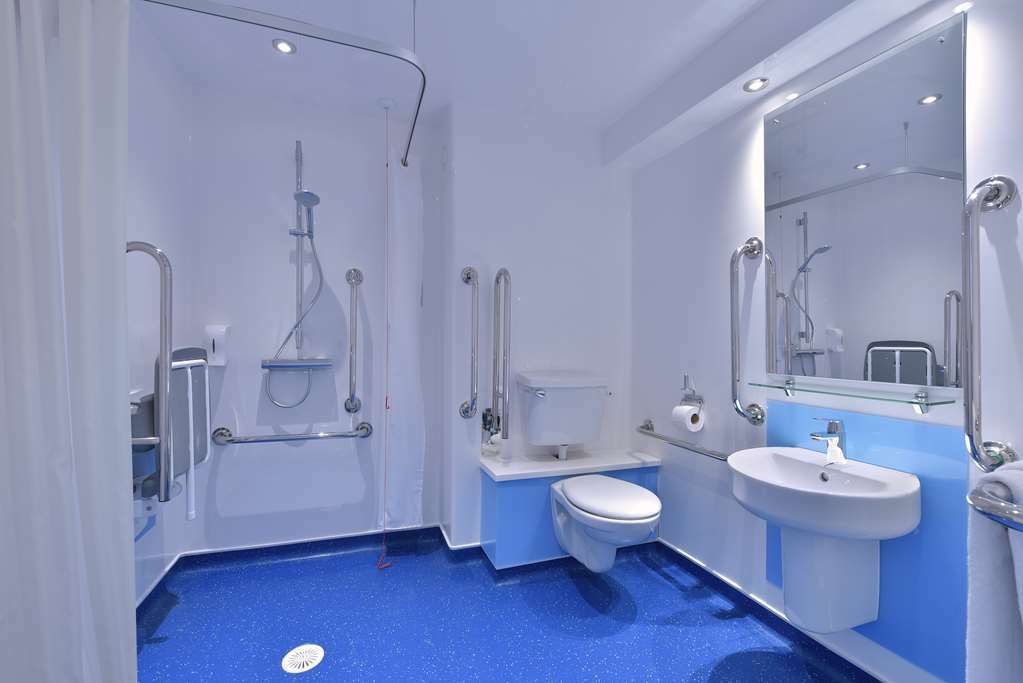 Travelodge Bromborough Порт Сънлайт Стая снимка